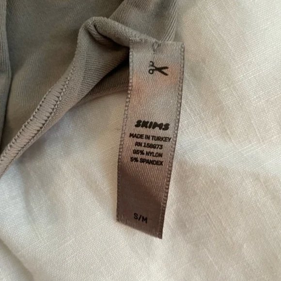 SKIMS Essential Long Sleeve Scoop Neck Bodysuit Size S/M Color Pacific Grey - Picture 3 of 3